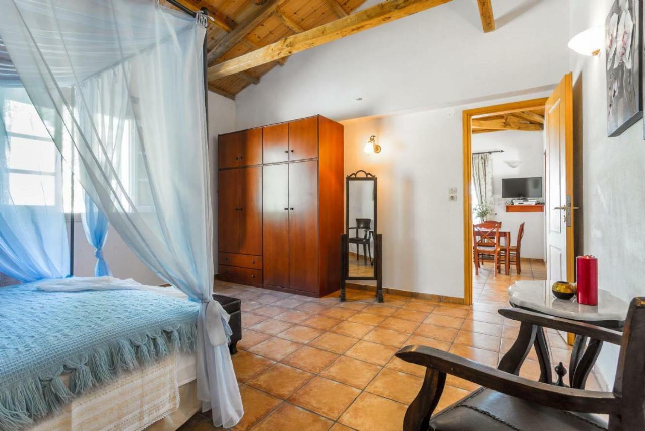 Villa Tassoula Isomata Buitenkant foto