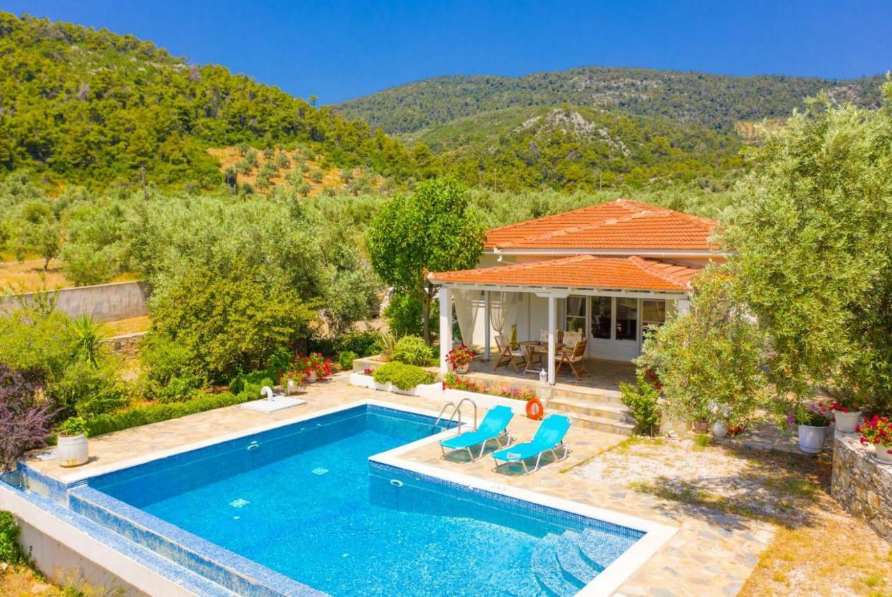 Villa Tassoula Isomata Buitenkant foto