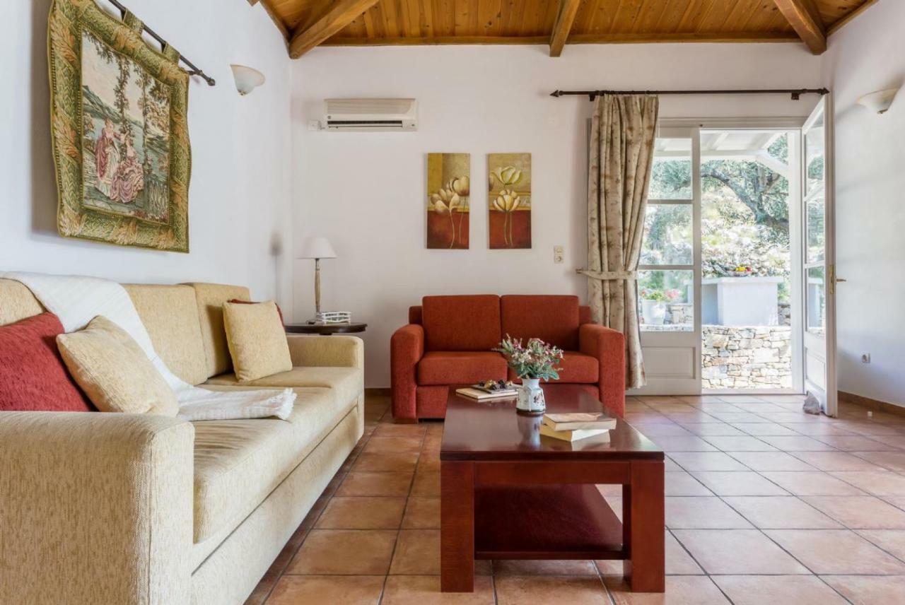 Villa Tassoula Isomata Buitenkant foto