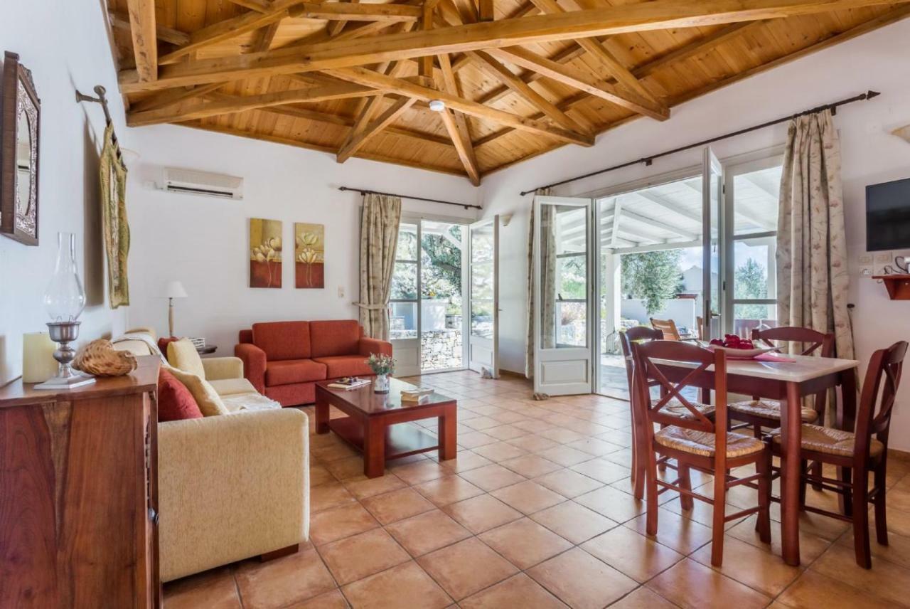 Villa Tassoula Isomata Buitenkant foto