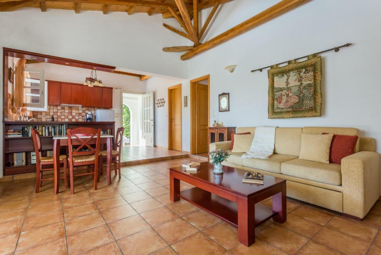 Villa Tassoula Isomata Buitenkant foto
