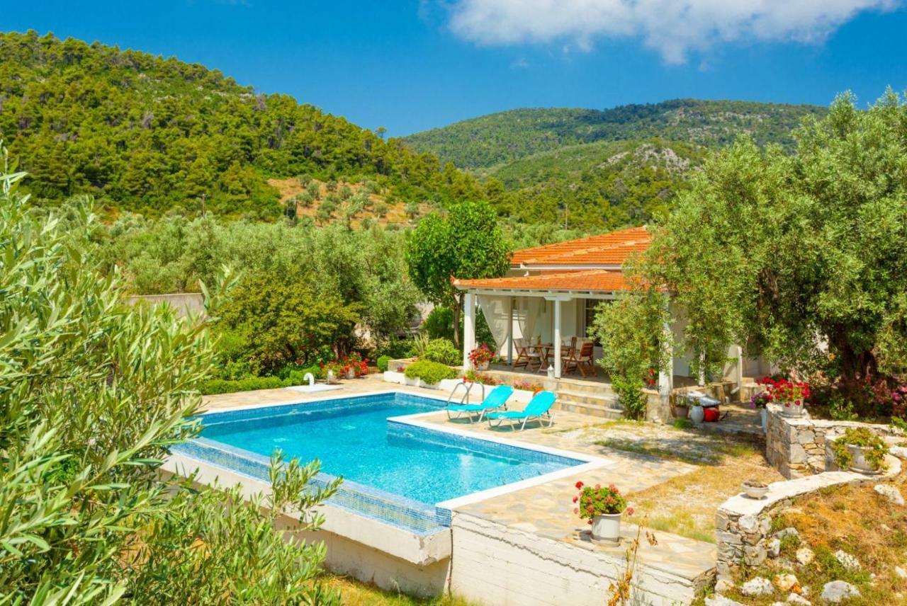 Villa Tassoula Isomata Buitenkant foto