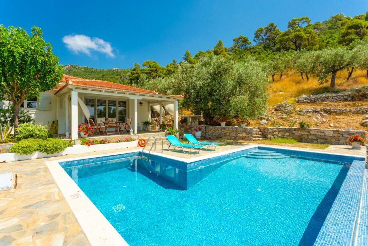 Villa Tassoula Isomata Buitenkant foto