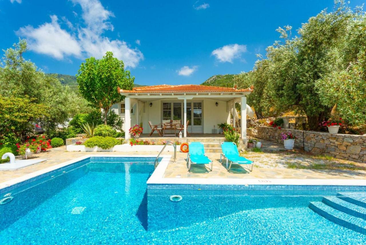 Villa Tassoula Isomata Buitenkant foto