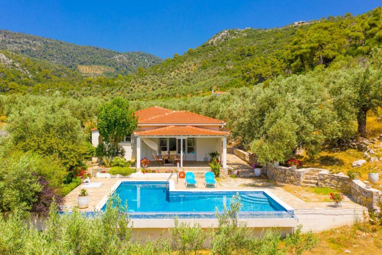Villa Tassoula Isomata Buitenkant foto